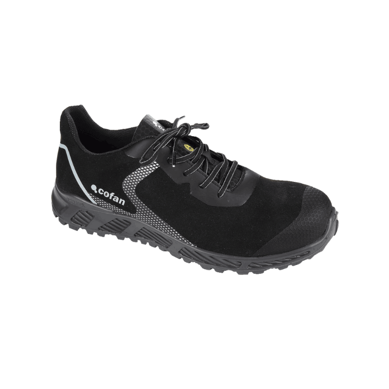 Equipamentos de proteção individual como sapatos de segurança para profissionais.